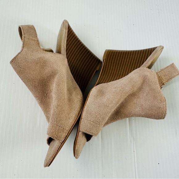 NWOT Ann Taylor Loft suede peep toe wedges tan size 7 stacked heel - Picture 6 of 12